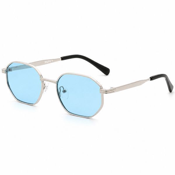 Ochelari de soare polarizați unisex REFFY RGS7010C3 , prezentați din semi-profil cu ramă metalică argintie hexagonală, lentile albastre și brațe cu pernuțe negre