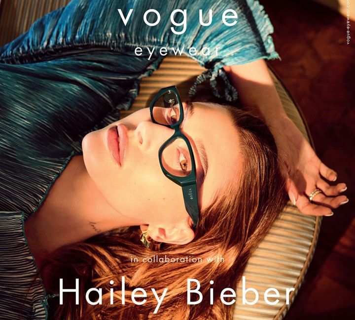 Ochelari de vedere Vogue Eyewear în colaborare cu Hailey Bieber – colecție de brand disponibilă la Reffy Optic