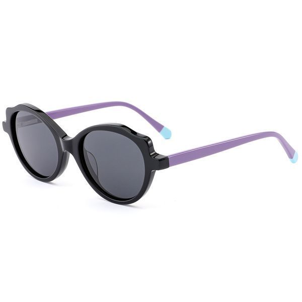 Ochelari de soare pentru copii REFFY RFG1636C1, vedere din semi-profil, ramă frontală neagră formă fluture cu brațe mov și capete bleu, lentile polarizate gri