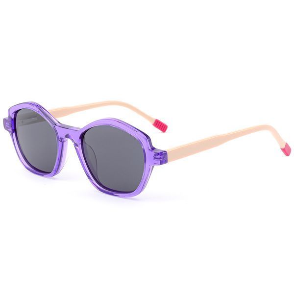 Ochelari de soare pentru copii REFFY, vedere din semi-profil, ramă geometrică din acetat mov transparent, brațe bej cu capete roz și lentile gri polarizate