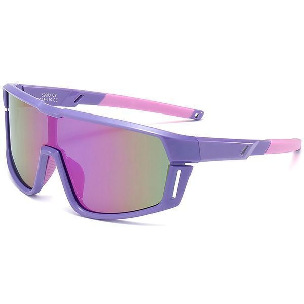 Ochelari de soare sport pentru copii REFFY, vedere din semi-profil, design aerodinamic cu ramă violet și brațe cauciucate roz, lentile iridescente cu efect de oglindă